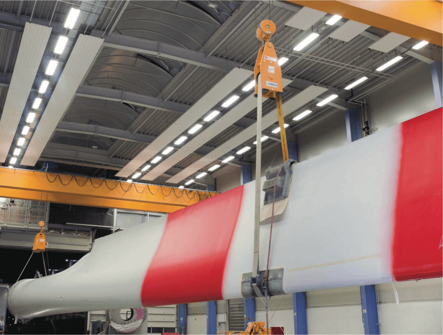 Rotomax device moving windmill blade